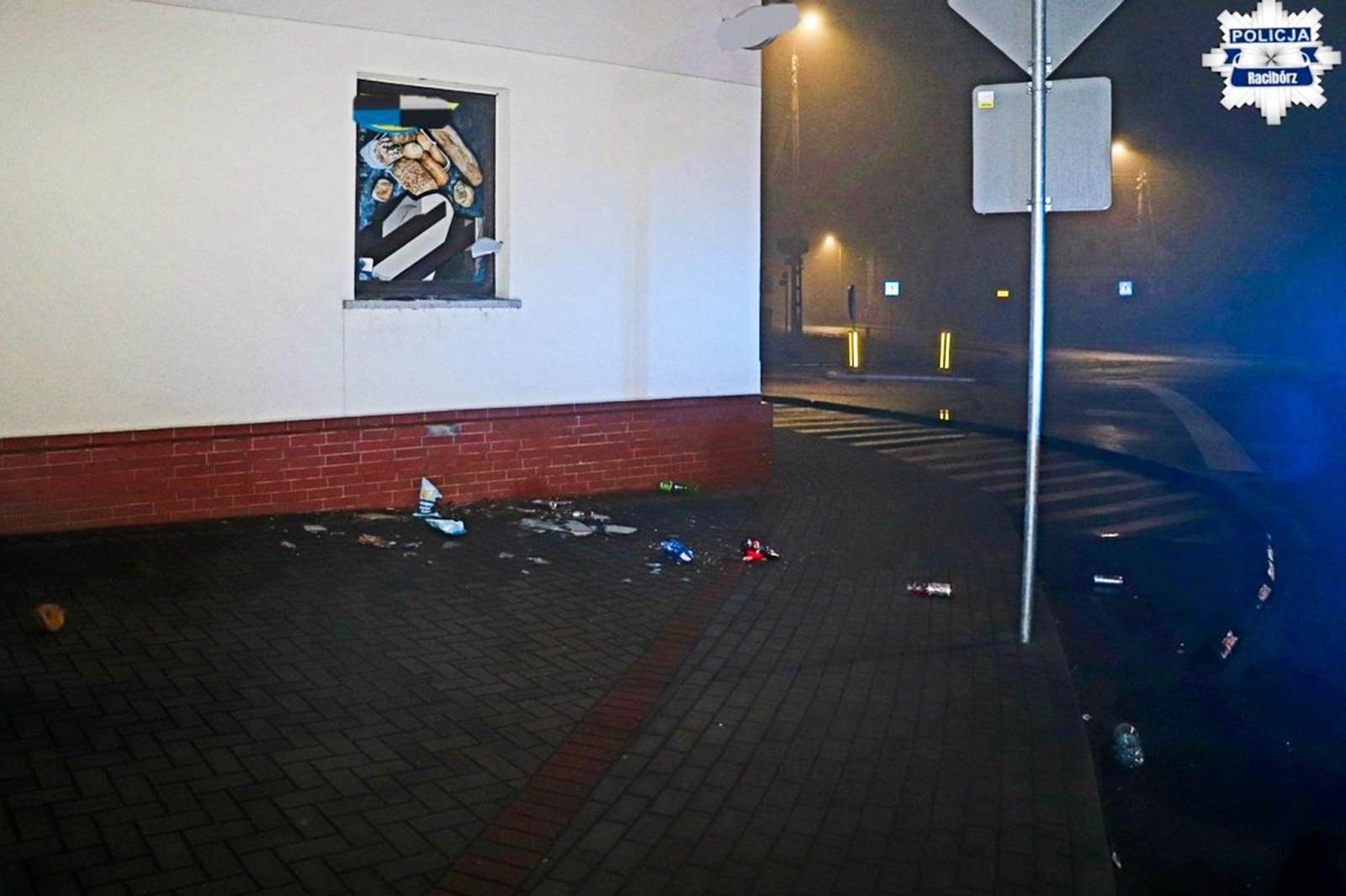 Zdjęcie w galerii na portalu naszraciborz.pl: 22-latek zatrzymany za włamanie do sklepu w Krzanowicach wiadomości z regionu