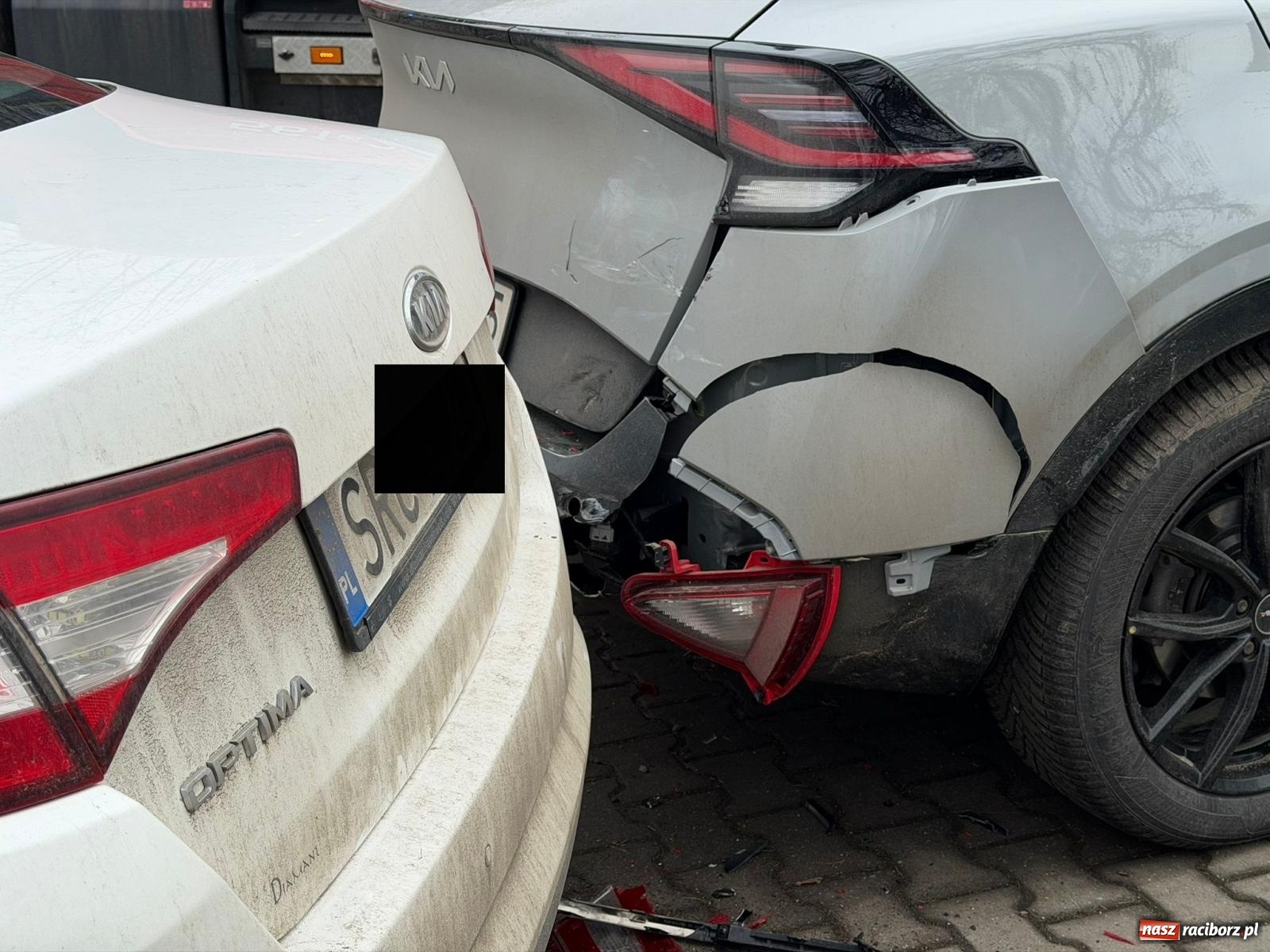 Zdjęcie w galerii na portalu naszraciborz.pl: Audi dachowało na Warszawskiej w Raciborzu [FOTO] wiadomości z regionu