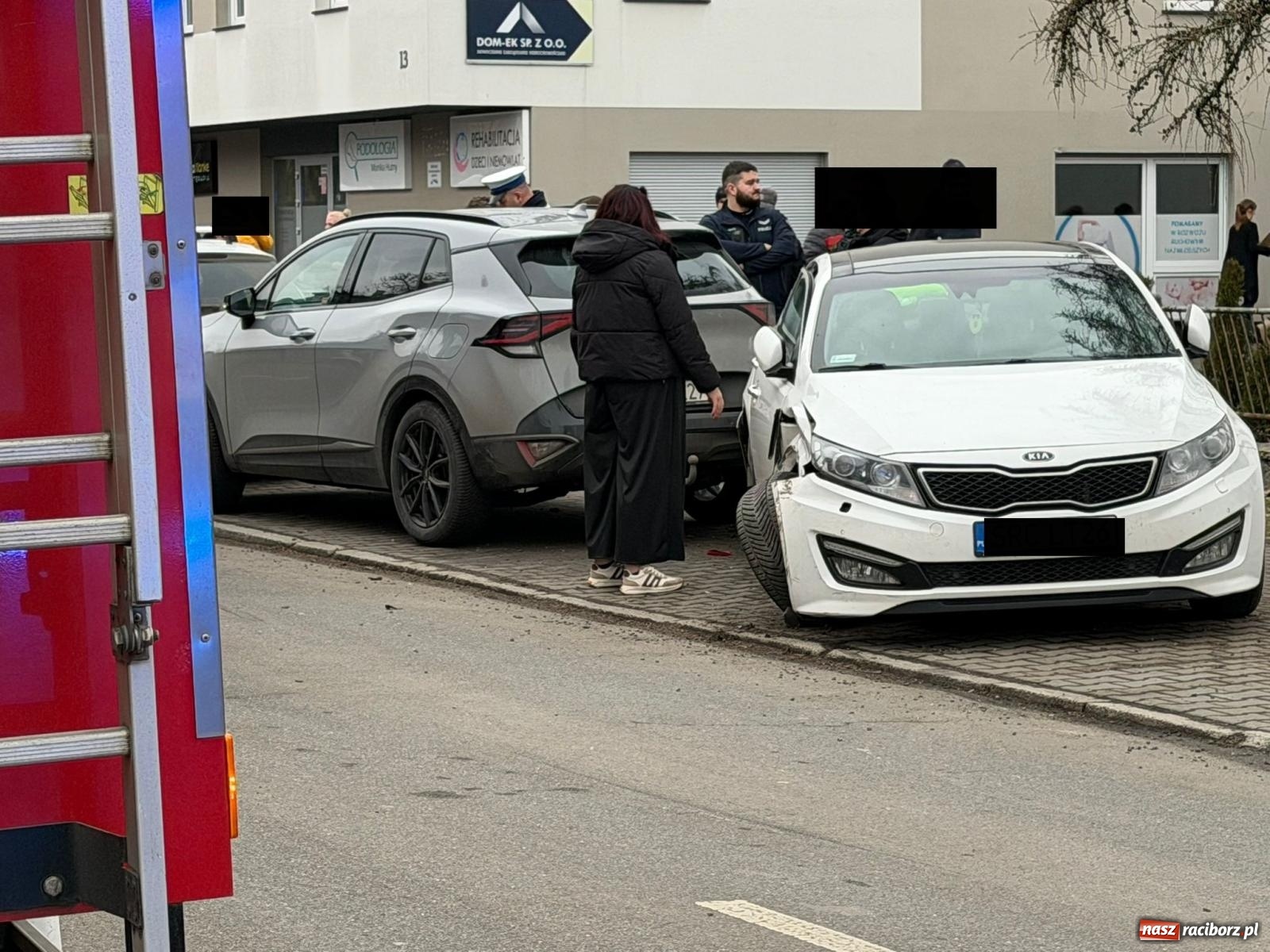Zdjęcie w galerii na portalu naszraciborz.pl: Audi dachowało na Warszawskiej w Raciborzu [FOTO] wiadomości z regionu