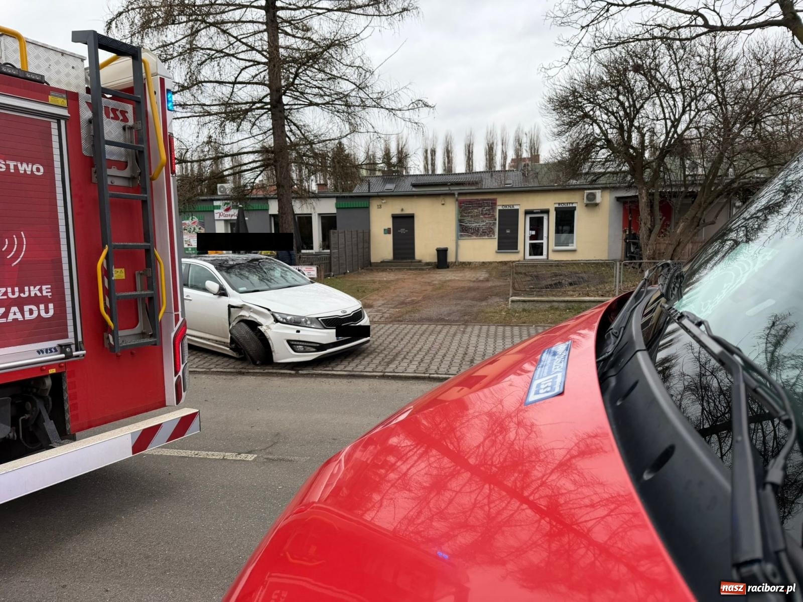 Zdjęcie w galerii na portalu naszraciborz.pl: Audi dachowało na Warszawskiej w Raciborzu [FOTO] wiadomości z regionu