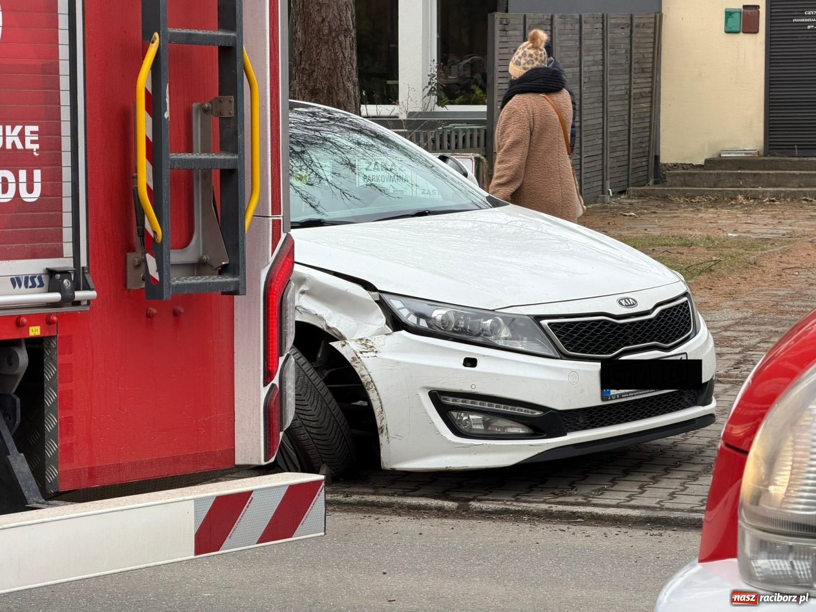 Zdjęcie w galerii na portalu naszraciborz.pl: Audi dachowało na Warszawskiej w Raciborzu [FOTO] wiadomości z regionu