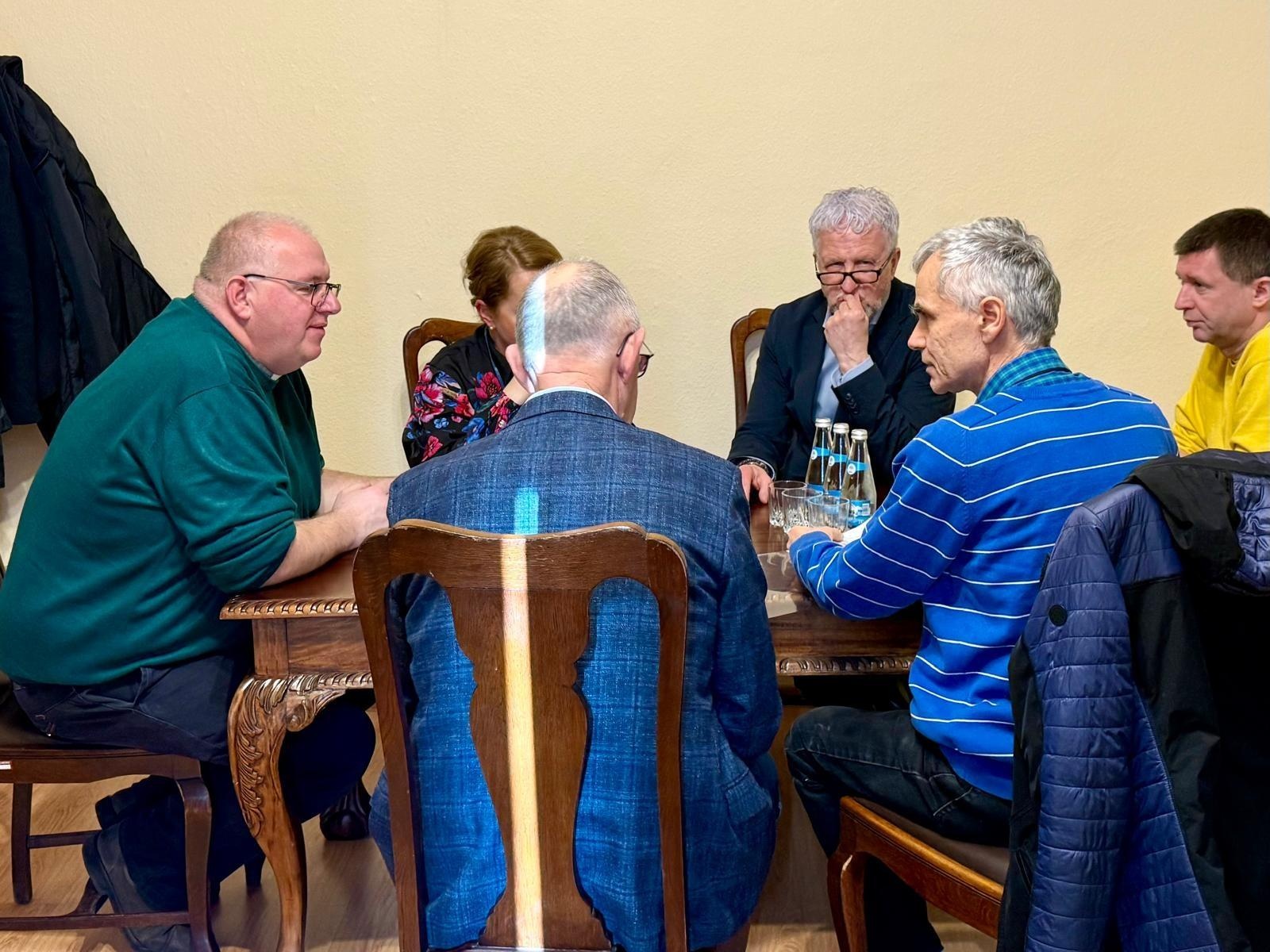 Zdjęcie w galerii na portalu naszraciborz.pl: Kompromis w sprawie wycinki na cmentarzu przy Głubczyckiej. Zniknie 11 lip, będą nowe nasadzenia wiadomości z regionu