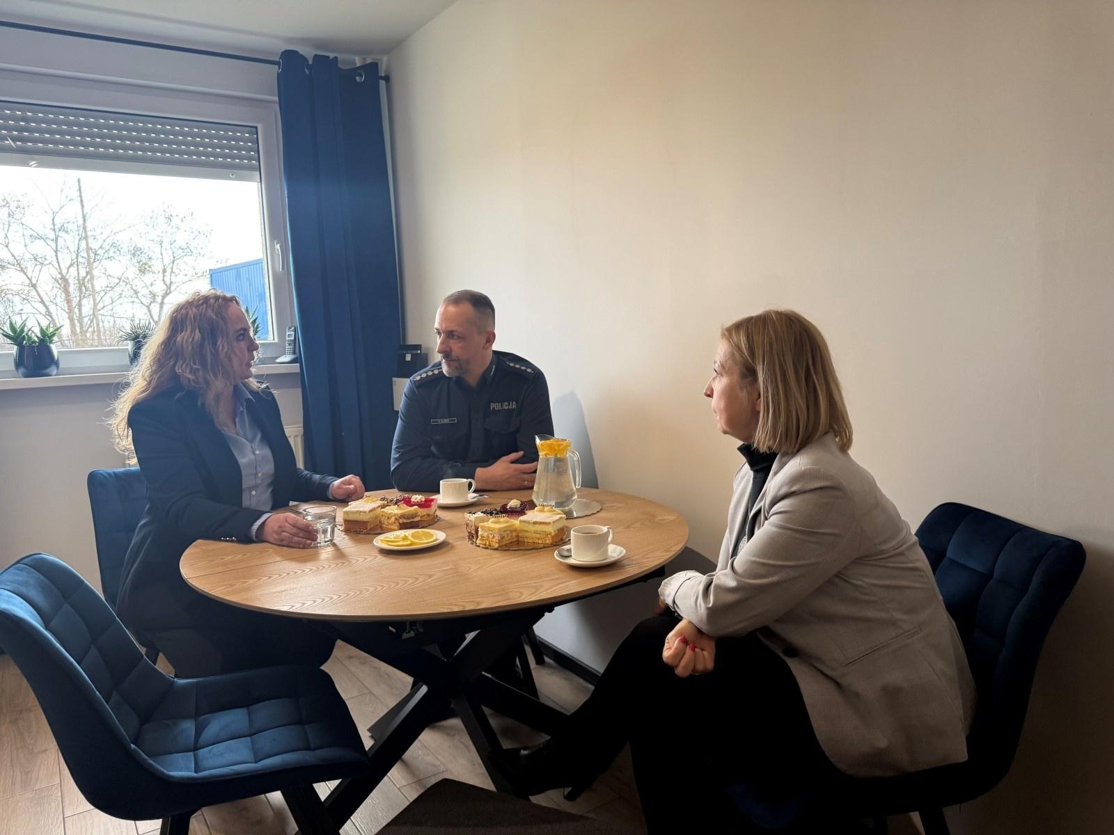 Zdjęcie w galerii na portalu naszraciborz.pl: Drogowskaz i komisja alkoholowa w nowej siedzibie w Raciborzu wiadomości z regionu