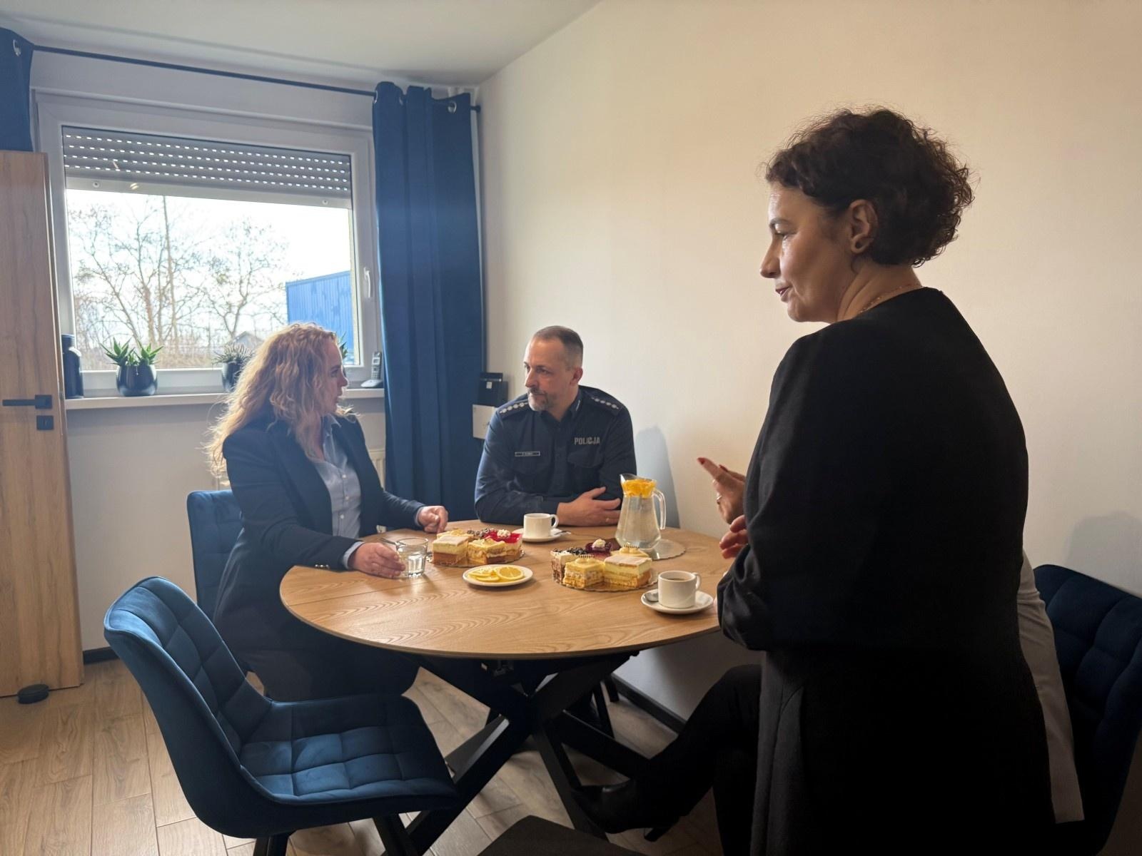 Zdjęcie w galerii na portalu naszraciborz.pl: Drogowskaz i komisja alkoholowa w nowej siedzibie w Raciborzu wiadomości z regionu