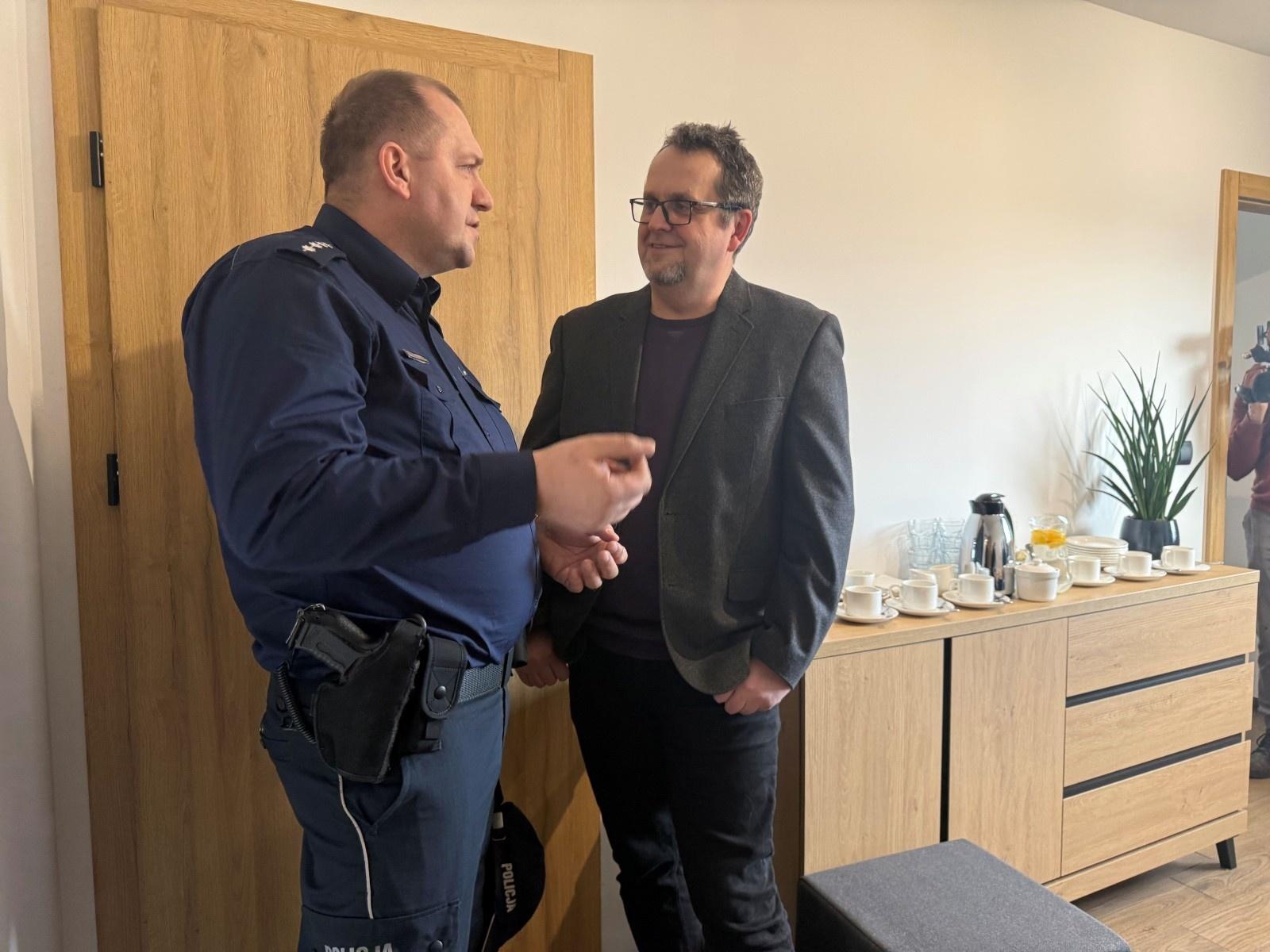 Zdjęcie w galerii na portalu naszraciborz.pl: Drogowskaz i komisja alkoholowa w nowej siedzibie w Raciborzu wiadomości z regionu