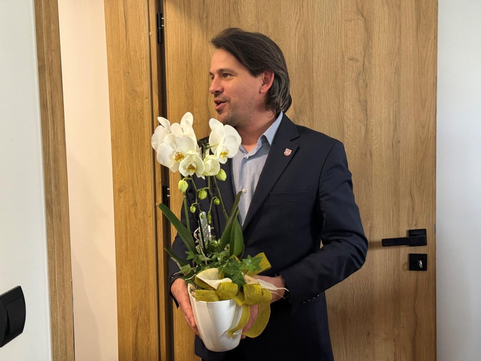 Zdjęcie w galerii na portalu naszraciborz.pl: Drogowskaz i komisja alkoholowa w nowej siedzibie w Raciborzu wiadomości z regionu