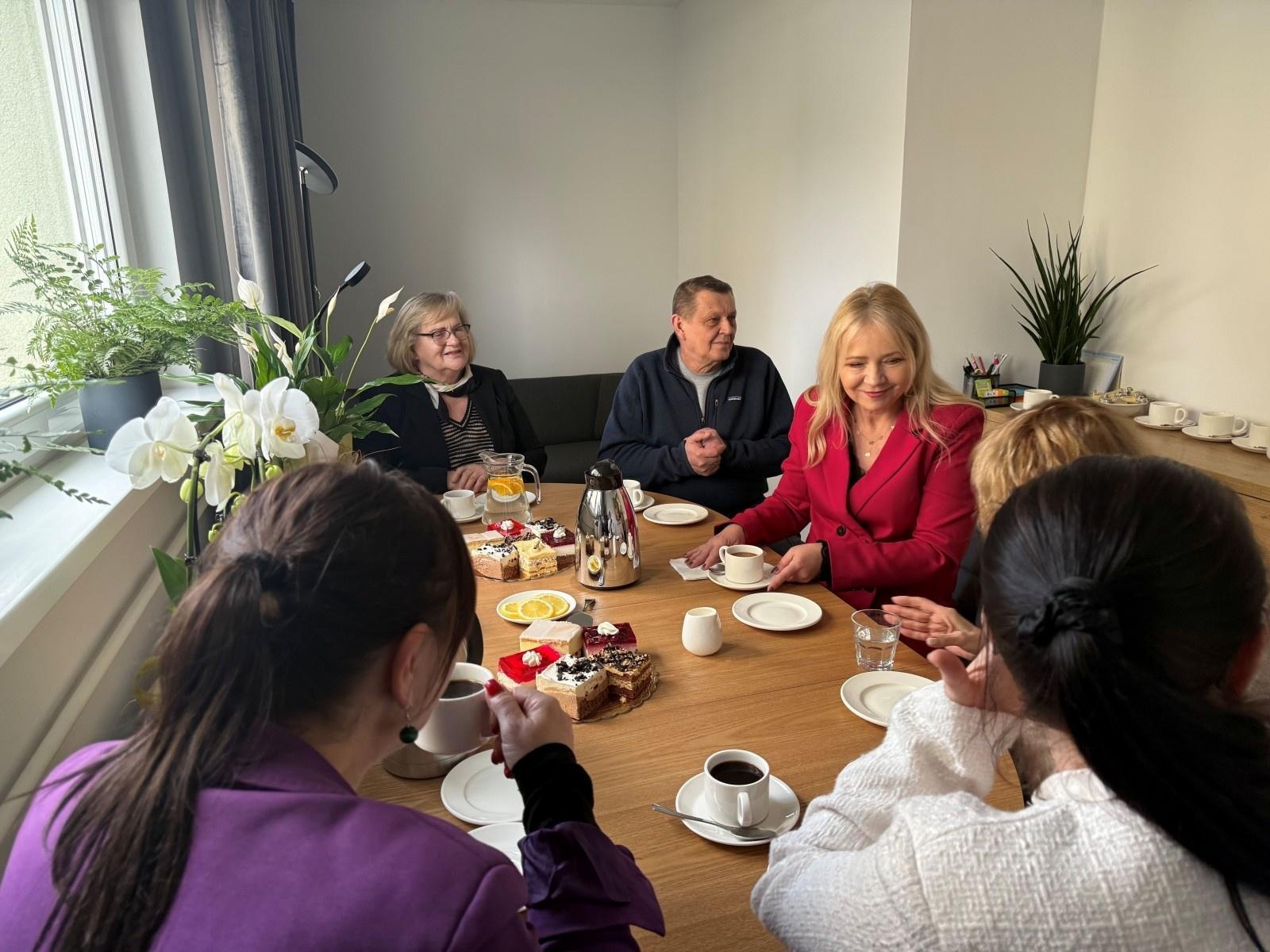 Zdjęcie w galerii na portalu naszraciborz.pl: Drogowskaz i komisja alkoholowa w nowej siedzibie w Raciborzu wiadomości z regionu