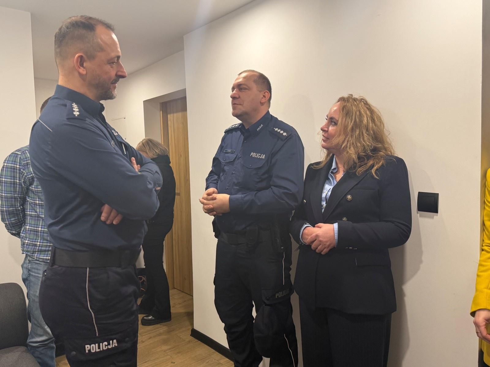 Zdjęcie w galerii na portalu naszraciborz.pl: Drogowskaz i komisja alkoholowa w nowej siedzibie w Raciborzu wiadomości z regionu