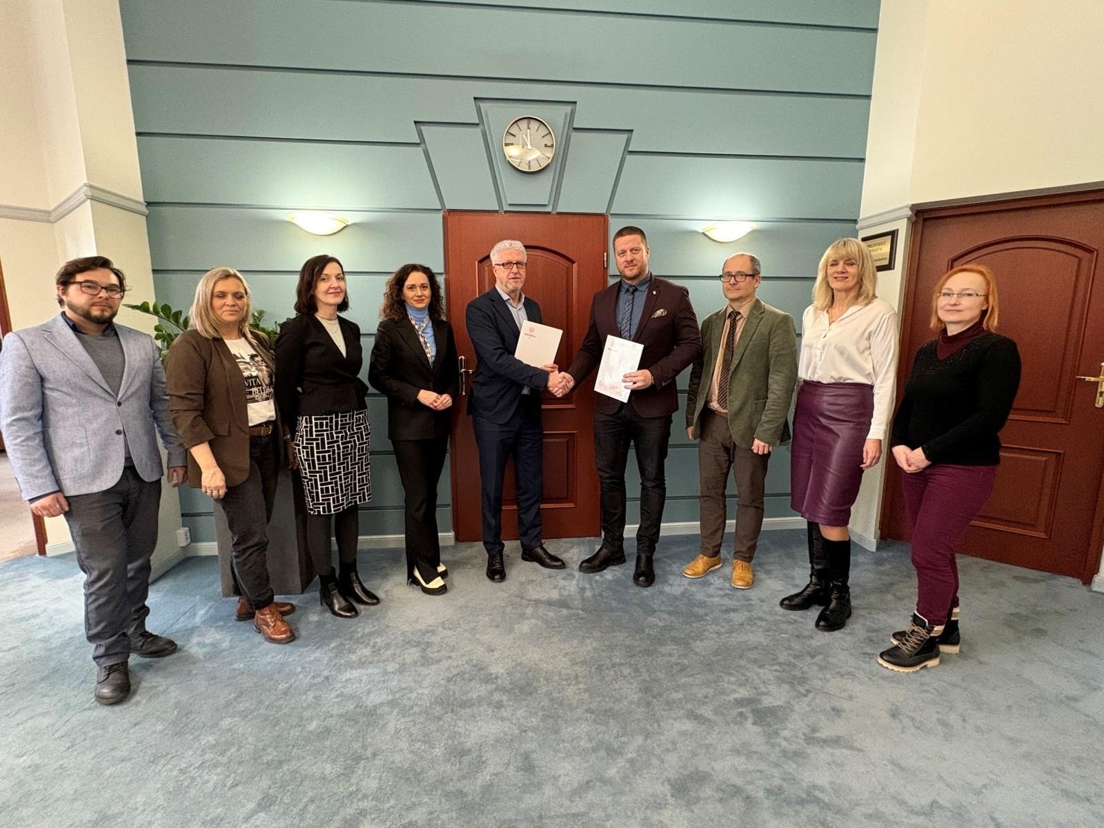 Zdjęcie w galerii na portalu naszraciborz.pl: Porozumienie polsko-czeskie w Raciborzu – wspólny projekt Silesianka – Widoki bez granic wiadomości z regionu