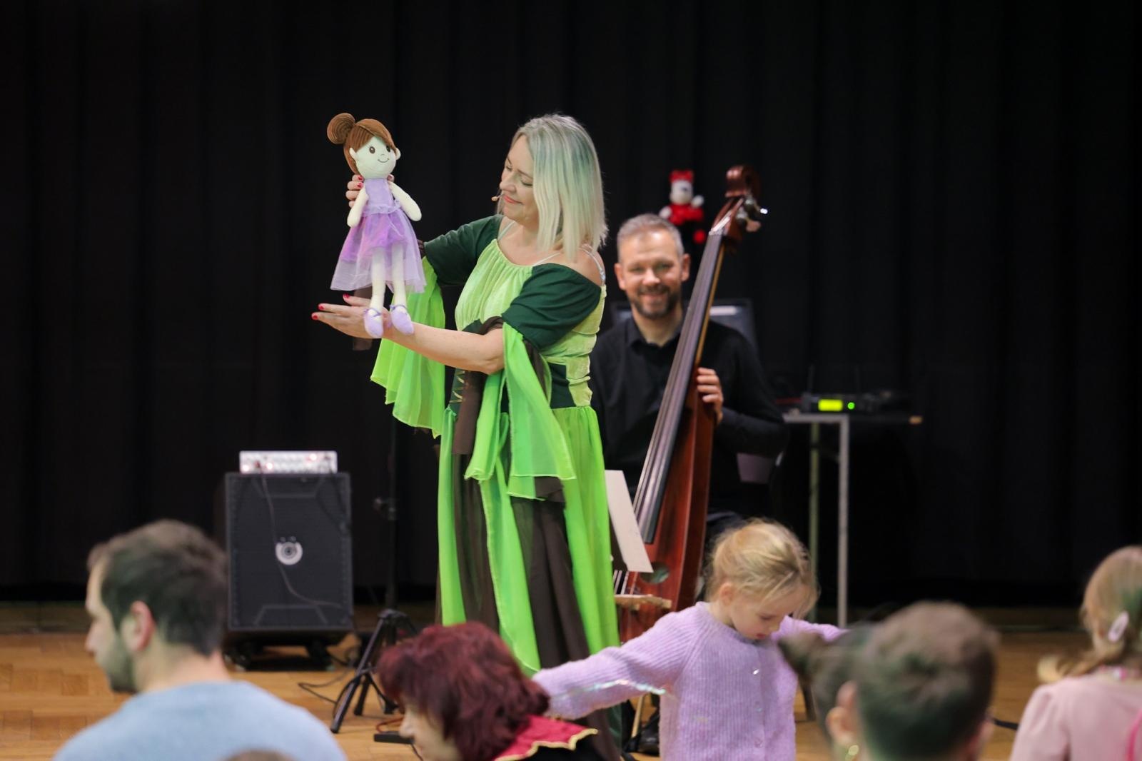 Zdjęcie w galerii na portalu naszraciborz.pl: Za nami Calineczka, przed nami Złota Rybka. Maluchy w Krainie Dźwięku zapraszają na niedzielny koncert wiadomości z regionu