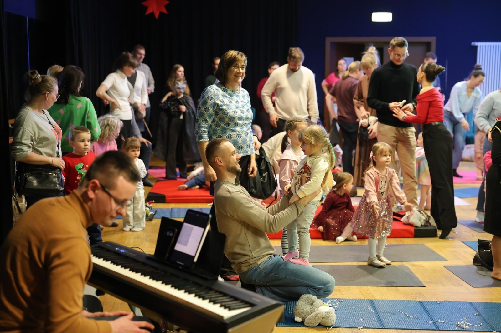 Zdjęcie w galerii na portalu naszraciborz.pl: Za nami Calineczka, przed nami Złota Rybka. Maluchy w Krainie Dźwięku zapraszają na niedzielny koncert wiadomości z regionu