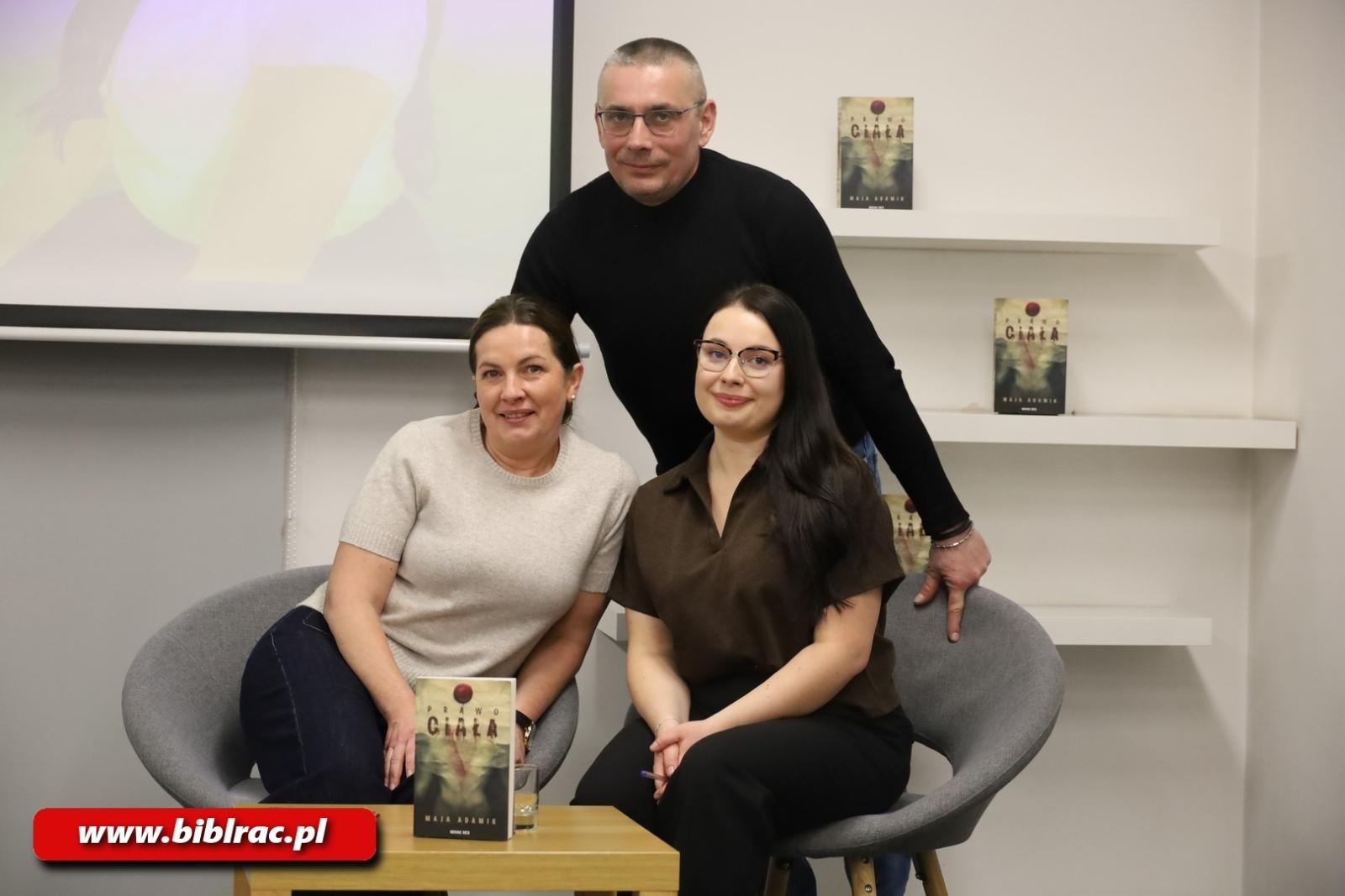 Zdjęcie w galerii na portalu naszraciborz.pl: Czy pięć ofiar w kryminale to za mało? Spotkanie z Mają Adamik w raciborskiej bibliotece wiadomości z regionu