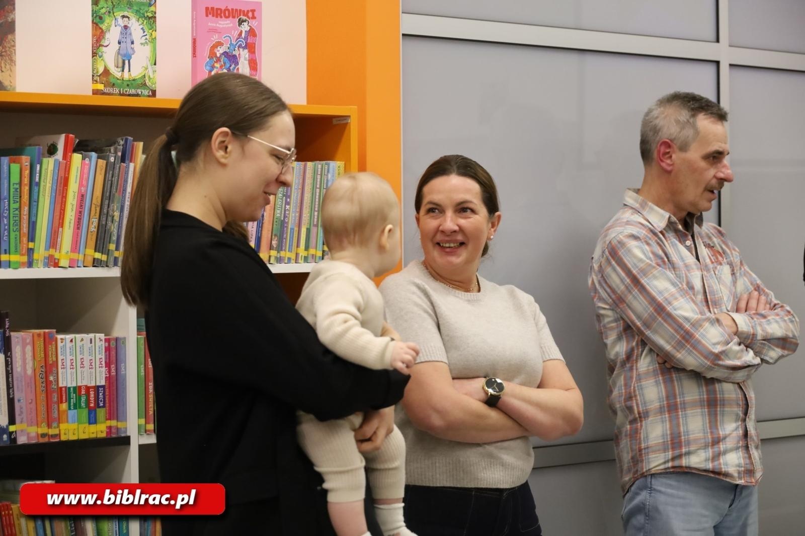 Zdjęcie w galerii na portalu naszraciborz.pl: Czy pięć ofiar w kryminale to za mało? Spotkanie z Mają Adamik w raciborskiej bibliotece wiadomości z regionu