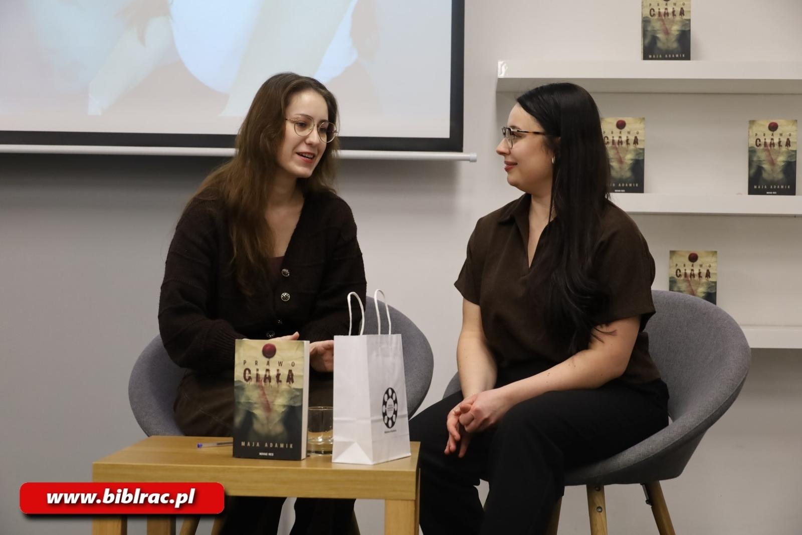 Zdjęcie w galerii na portalu naszraciborz.pl: Czy pięć ofiar w kryminale to za mało? Spotkanie z Mają Adamik w raciborskiej bibliotece wiadomości z regionu