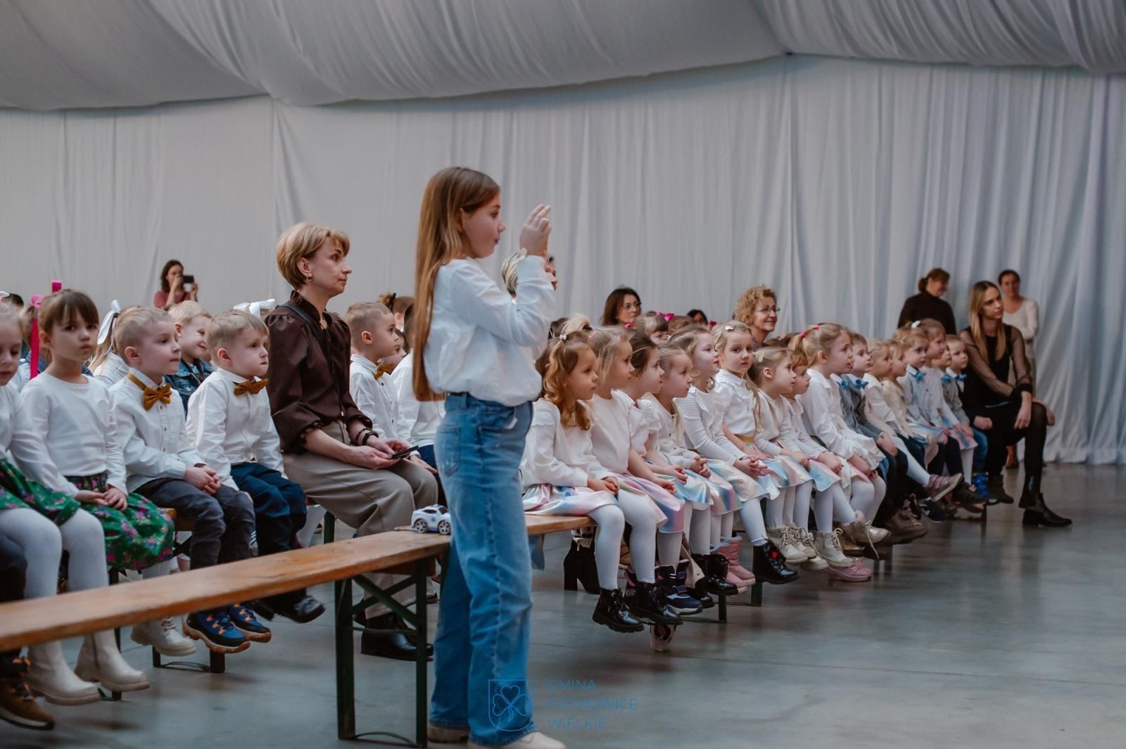 Zdjęcie w galerii na portalu naszraciborz.pl: Dzień Babci i Dziadka w Pietrowicach Wielkich – wspólne świętowanie w centrum społeczno-kulturalnym wiadomości z regionu