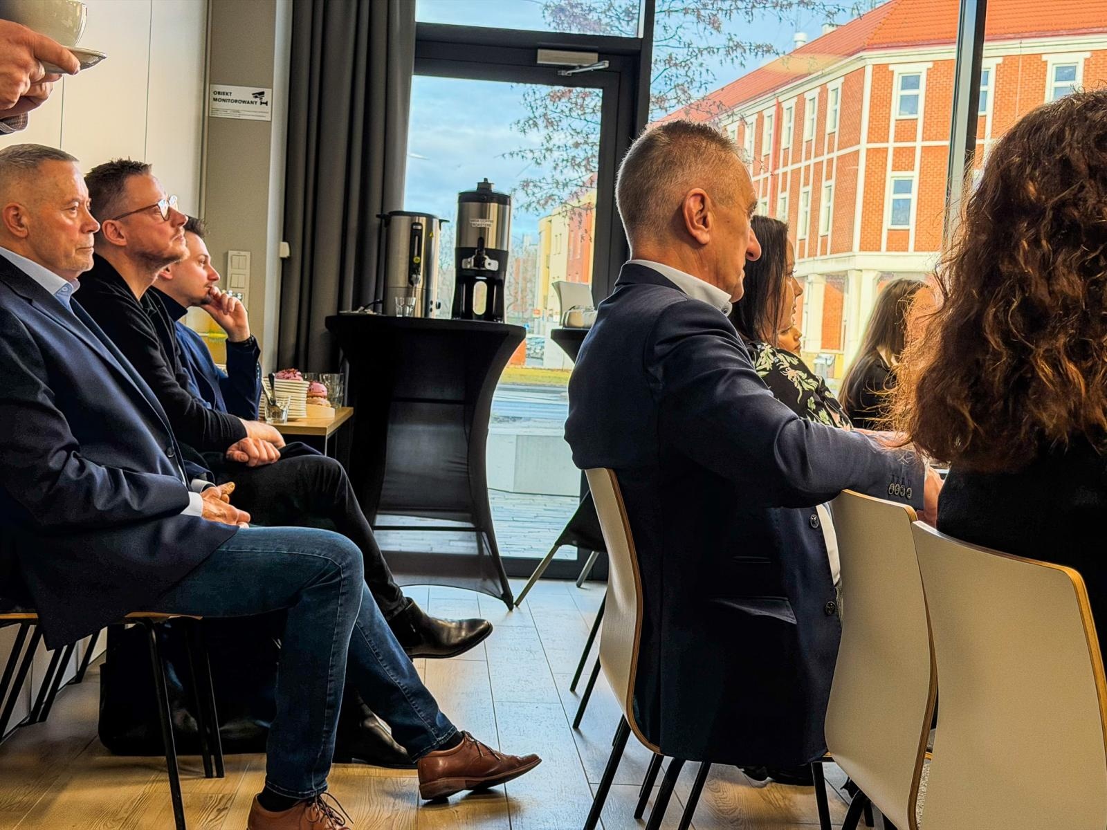 Zdjęcie w galerii na portalu naszraciborz.pl: Śniadanie biznesowe w Urban Labie. Samorząd i przedsiębiorcy o współpracy i inwestycjach wiadomości z regionu