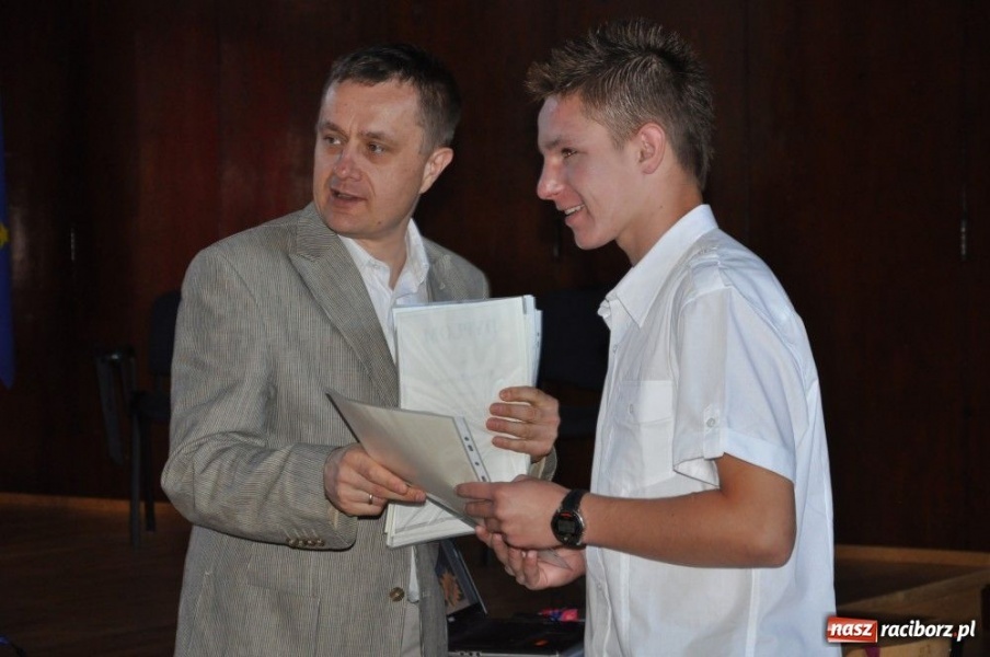 Zdjęcie w galerii na portalu naszraciborz.pl: Pochwalili się wiedzą o prawach człowieka wiadomości z regionu