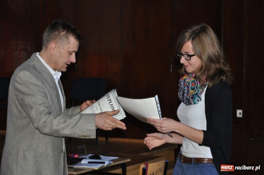 Zdjęcie w galerii na portalu naszraciborz.pl: Pochwalili się wiedzą o prawach człowieka wiadomości z regionu