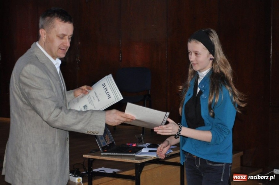 Zdjęcie w galerii na portalu naszraciborz.pl: Pochwalili się wiedzą o prawach człowieka wiadomości z regionu