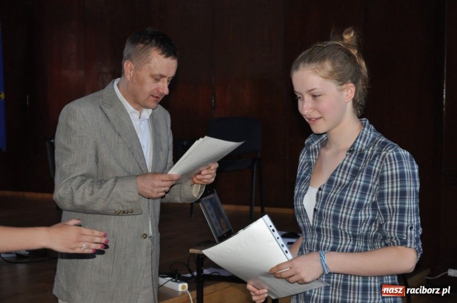 Zdjęcie w galerii na portalu naszraciborz.pl: Pochwalili się wiedzą o prawach człowieka wiadomości z regionu