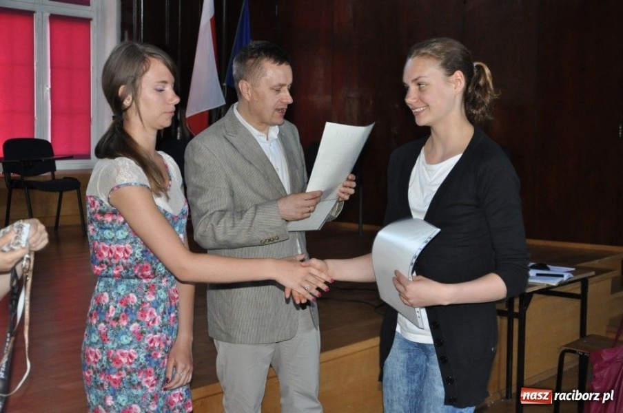 Zdjęcie w galerii na portalu naszraciborz.pl: Pochwalili się wiedzą o prawach człowieka wiadomości z regionu