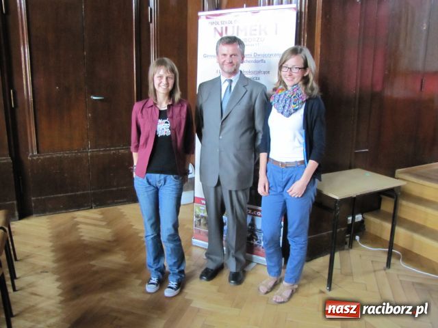 Zdjęcie w galerii na portalu naszraciborz.pl: Pochwalili się wiedzą o prawach człowieka wiadomości z regionu