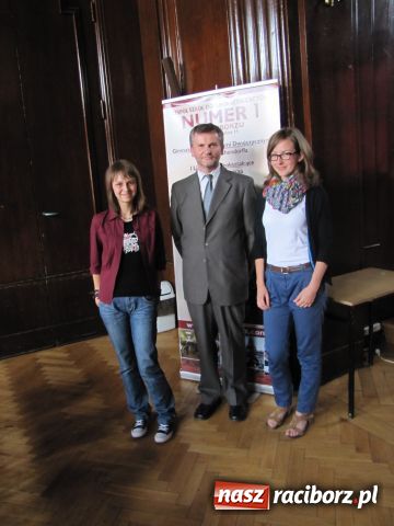 Zdjęcie w galerii na portalu naszraciborz.pl: Pochwalili się wiedzą o prawach człowieka wiadomości z regionu