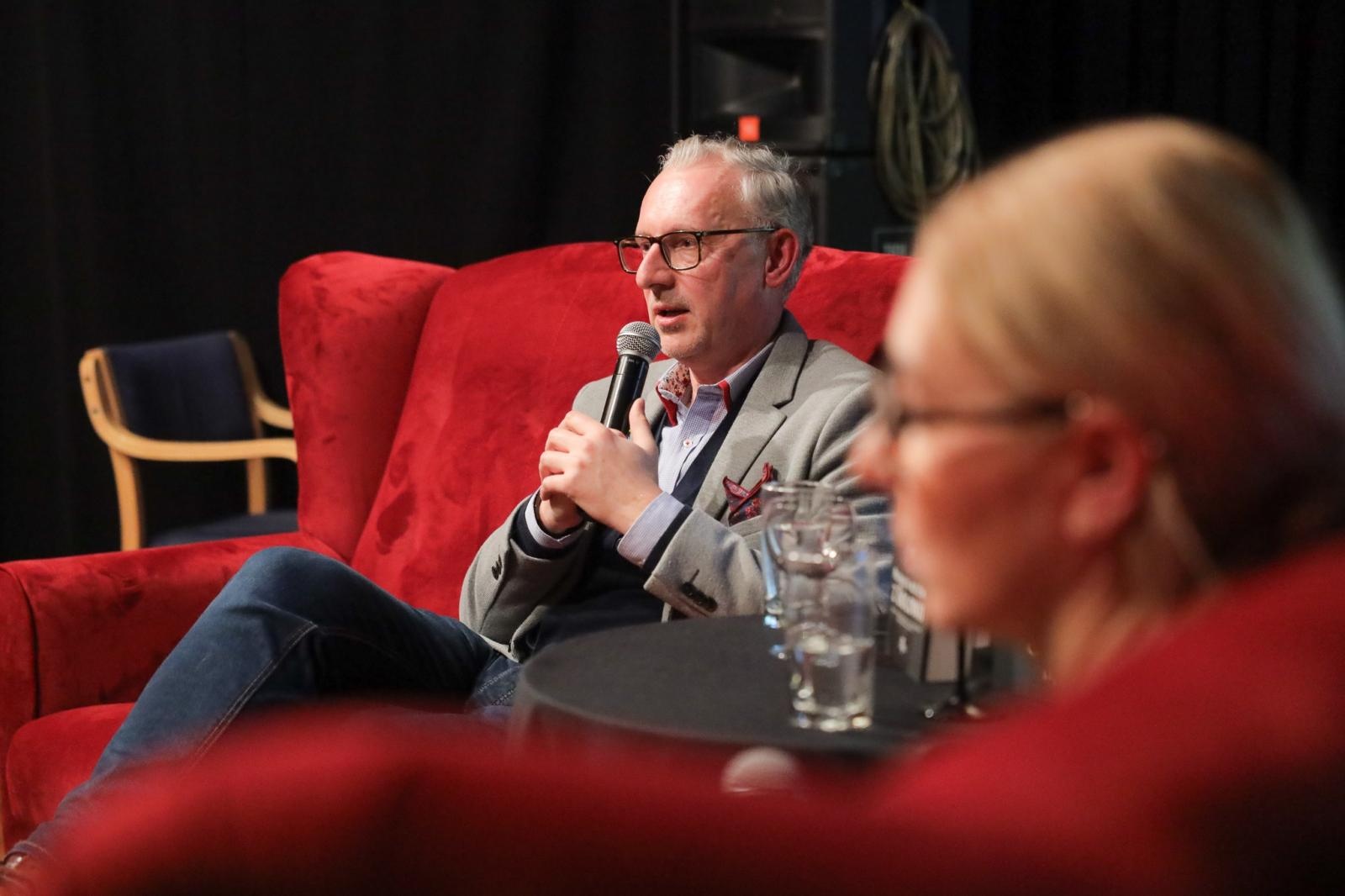 Zdjęcie w galerii na portalu naszraciborz.pl: Dan Brown historii sztuki – spotkanie w Punkt z Grzegorzem Krupą wiadomości z regionu