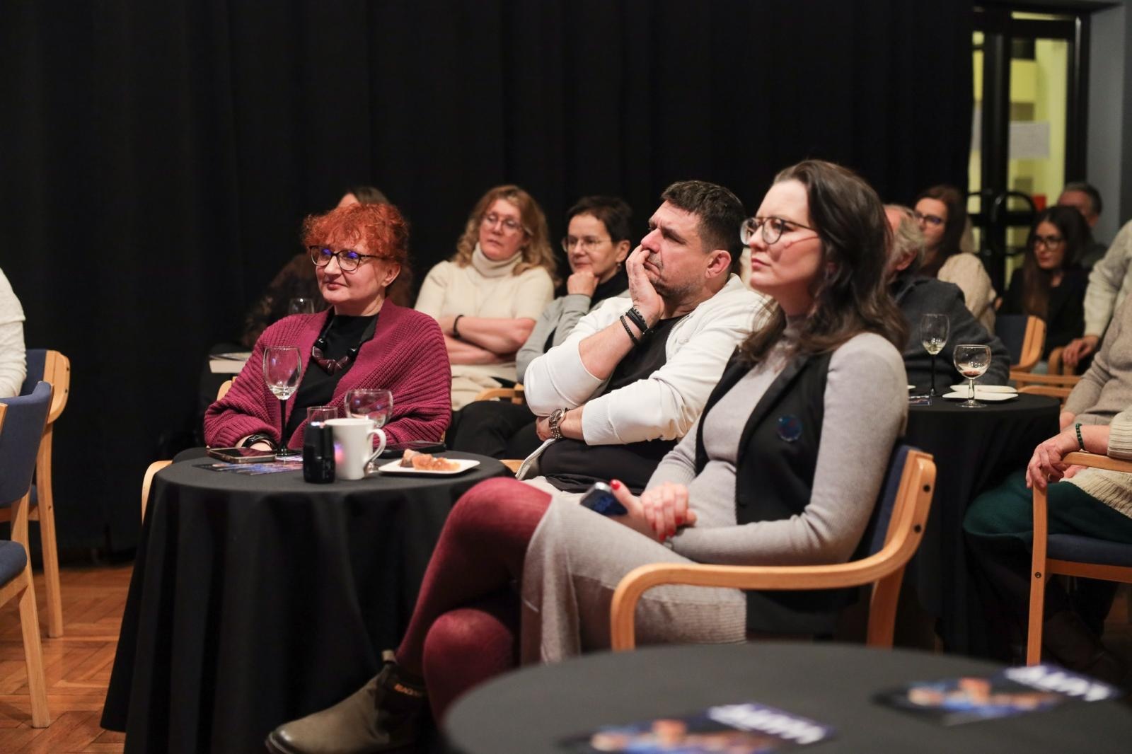 Zdjęcie w galerii na portalu naszraciborz.pl: Dan Brown historii sztuki – spotkanie w Punkt z Grzegorzem Krupą wiadomości z regionu