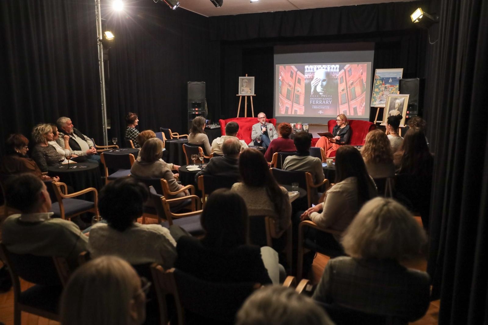 Zdjęcie w galerii na portalu naszraciborz.pl: Dan Brown historii sztuki – spotkanie w Punkt z Grzegorzem Krupą wiadomości z regionu