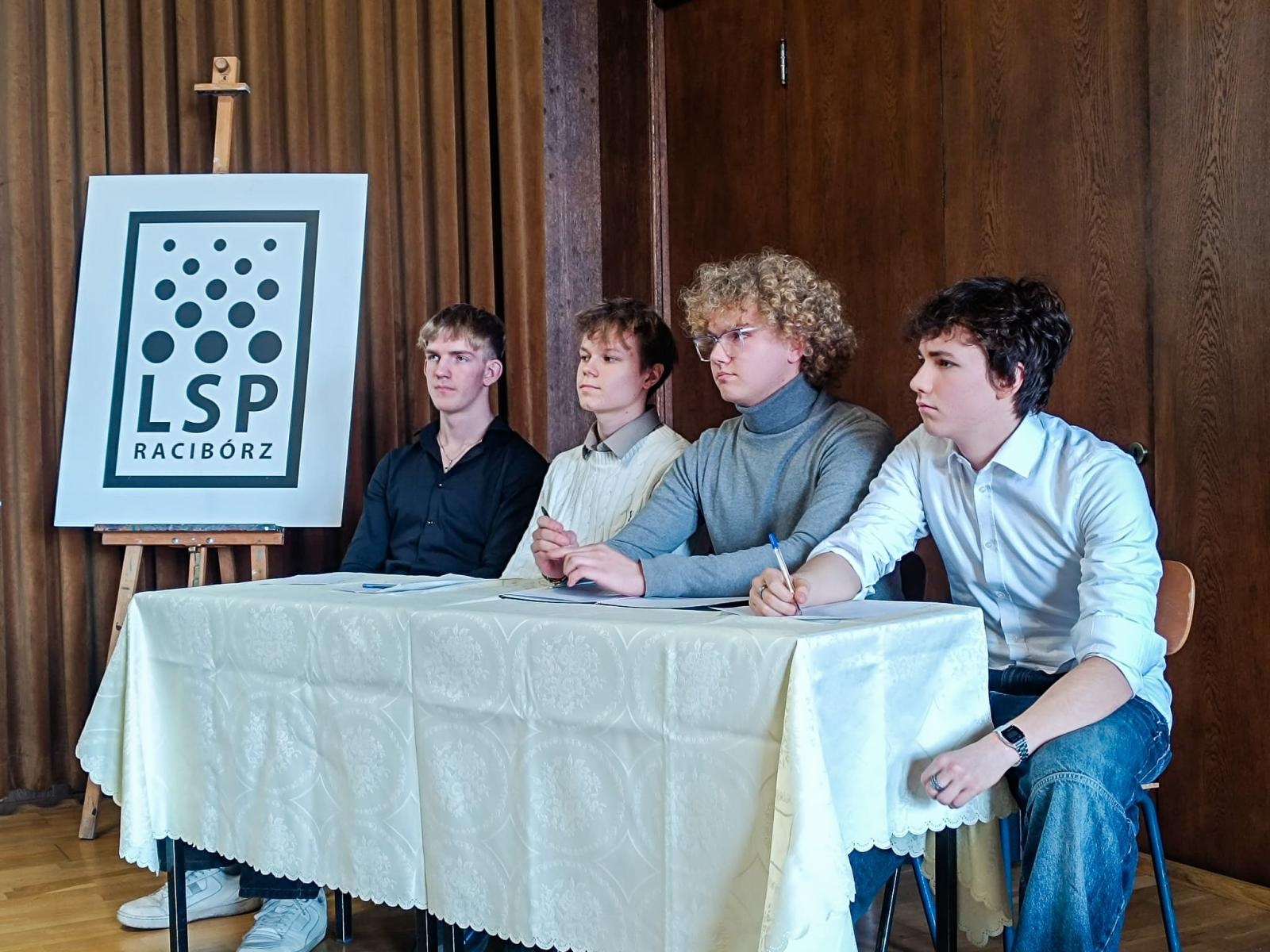 Zdjęcie w galerii na portalu naszraciborz.pl: Preferencje płatnicze pokoleń tematem debaty oksfordzkiej wiadomości z regionu