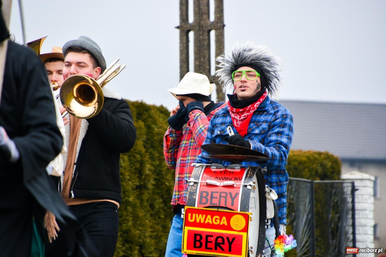 Zdjęcie w galerii na portalu naszraciborz.pl: Śląskie wodzenie niedźwiedzia: Tradycja, która wciąż tętni życiem w gminie Rudnik wiadomości z regionu