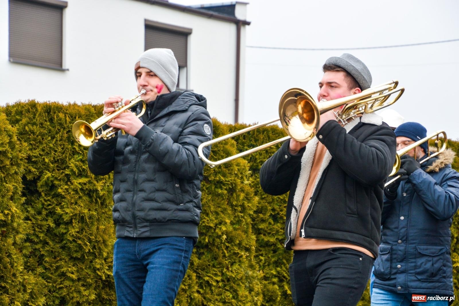 Zdjęcie w galerii na portalu naszraciborz.pl: Śląskie wodzenie niedźwiedzia: Tradycja, która wciąż tętni życiem w gminie Rudnik wiadomości z regionu