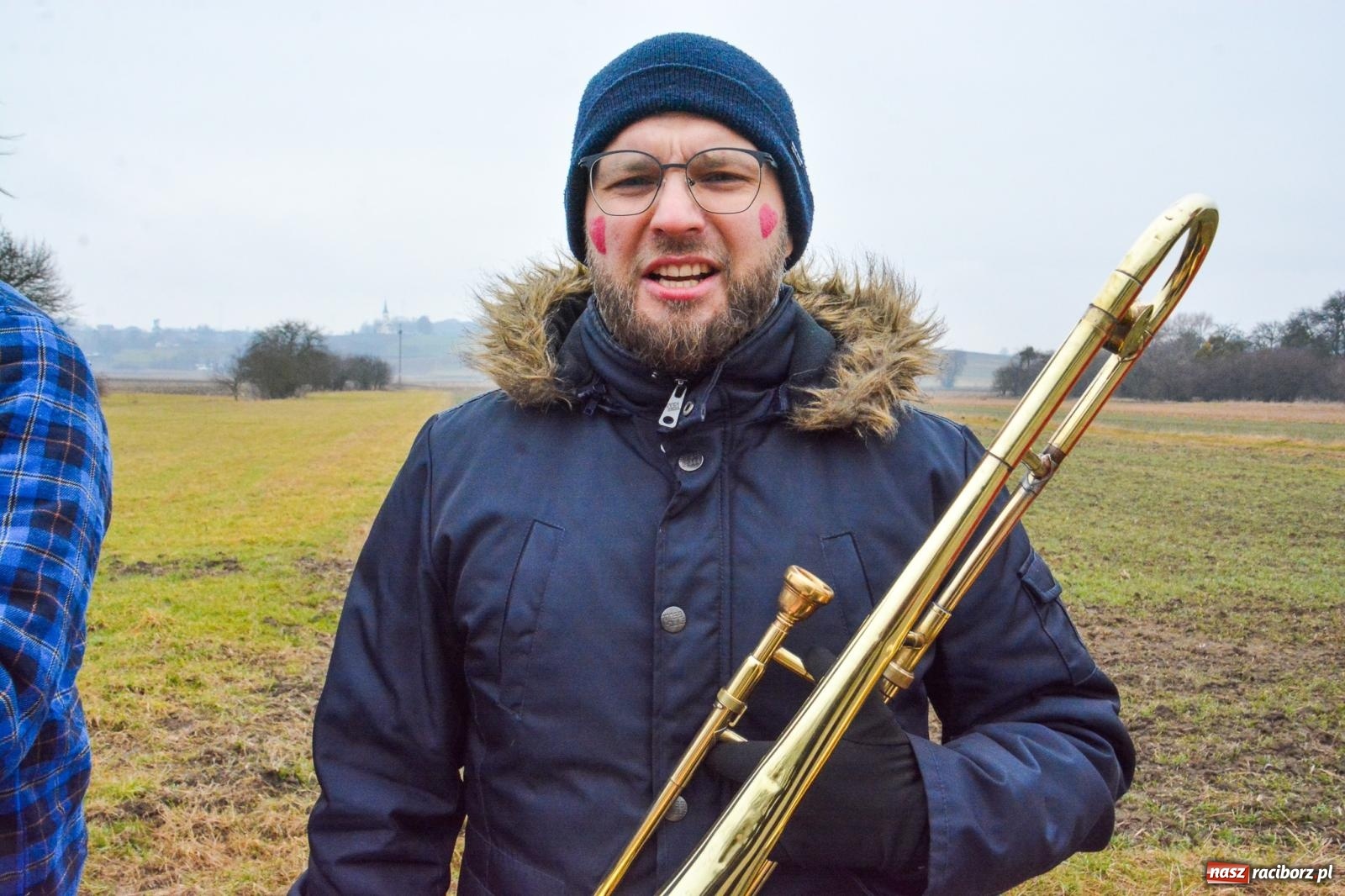 Zdjęcie w galerii na portalu naszraciborz.pl: Śląskie wodzenie niedźwiedzia: Tradycja, która wciąż tętni życiem w gminie Rudnik wiadomości z regionu