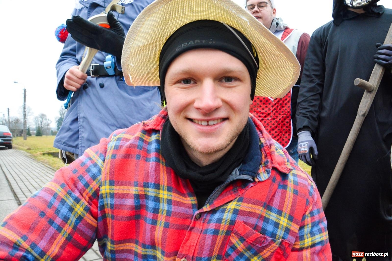 Zdjęcie w galerii na portalu naszraciborz.pl: Śląskie wodzenie niedźwiedzia: Tradycja, która wciąż tętni życiem w gminie Rudnik wiadomości z regionu