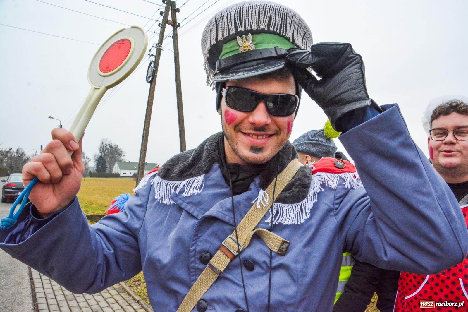 Zdjęcie w galerii na portalu naszraciborz.pl: Śląskie wodzenie niedźwiedzia: Tradycja, która wciąż tętni życiem w gminie Rudnik wiadomości z regionu