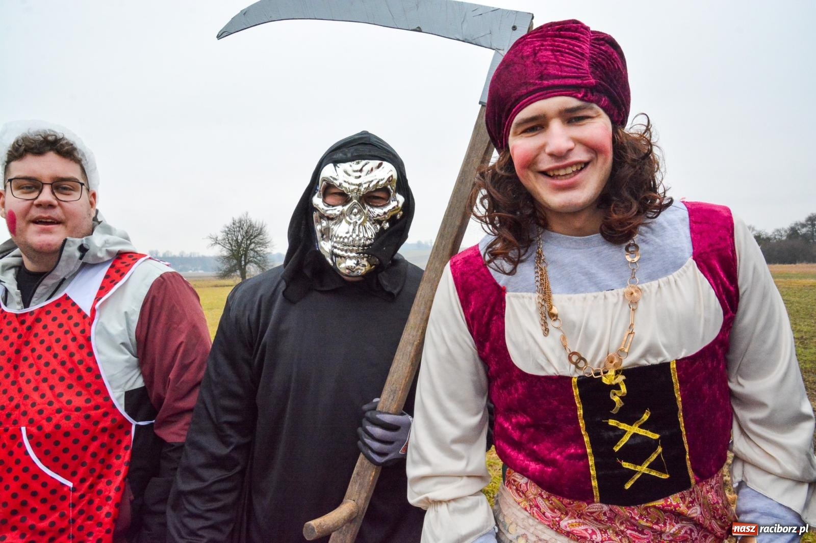 Zdjęcie w galerii na portalu naszraciborz.pl: Śląskie wodzenie niedźwiedzia: Tradycja, która wciąż tętni życiem w gminie Rudnik wiadomości z regionu