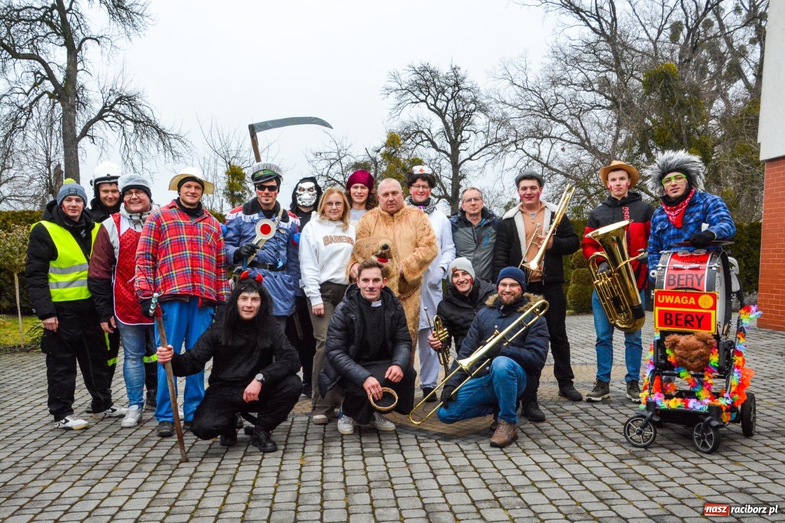 Zdjęcie w galerii na portalu naszraciborz.pl: Śląskie wodzenie niedźwiedzia: Tradycja, która wciąż tętni życiem w gminie Rudnik wiadomości z regionu