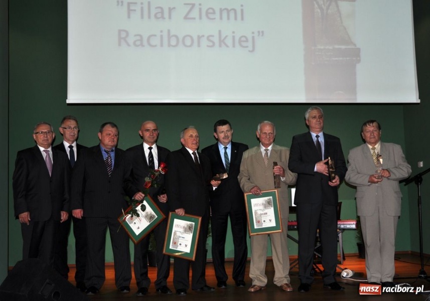 Zdjęcie w galerii na portalu naszraciborz.pl: Filary rozdane. Jesteśmy jak pnioki wiadomości z regionu