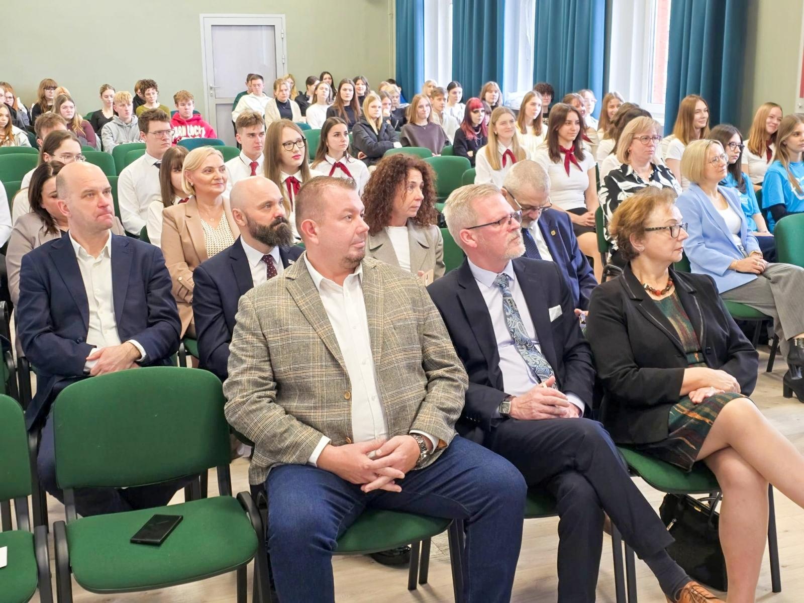 Zdjęcie w galerii na portalu naszraciborz.pl: 10 lat programu Erasmus+ w CKZiU nr 1 w Raciborzu - dekada doświadczeń, która zmienia przyszłość uczniów wiadomości z regionu