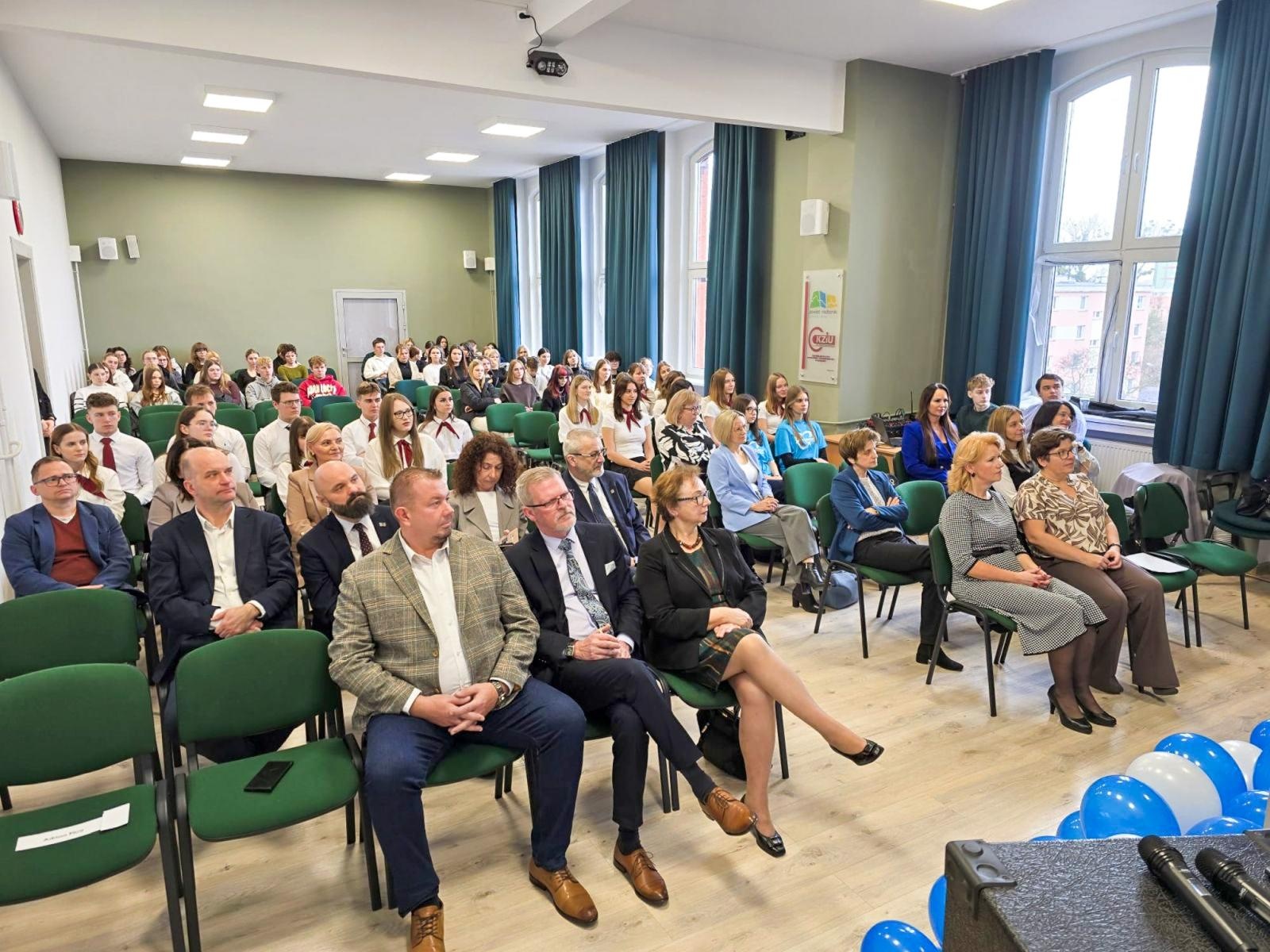 Zdjęcie w galerii na portalu naszraciborz.pl: 10 lat programu Erasmus+ w CKZiU nr 1 w Raciborzu - dekada doświadczeń, która zmienia przyszłość uczniów wiadomości z regionu