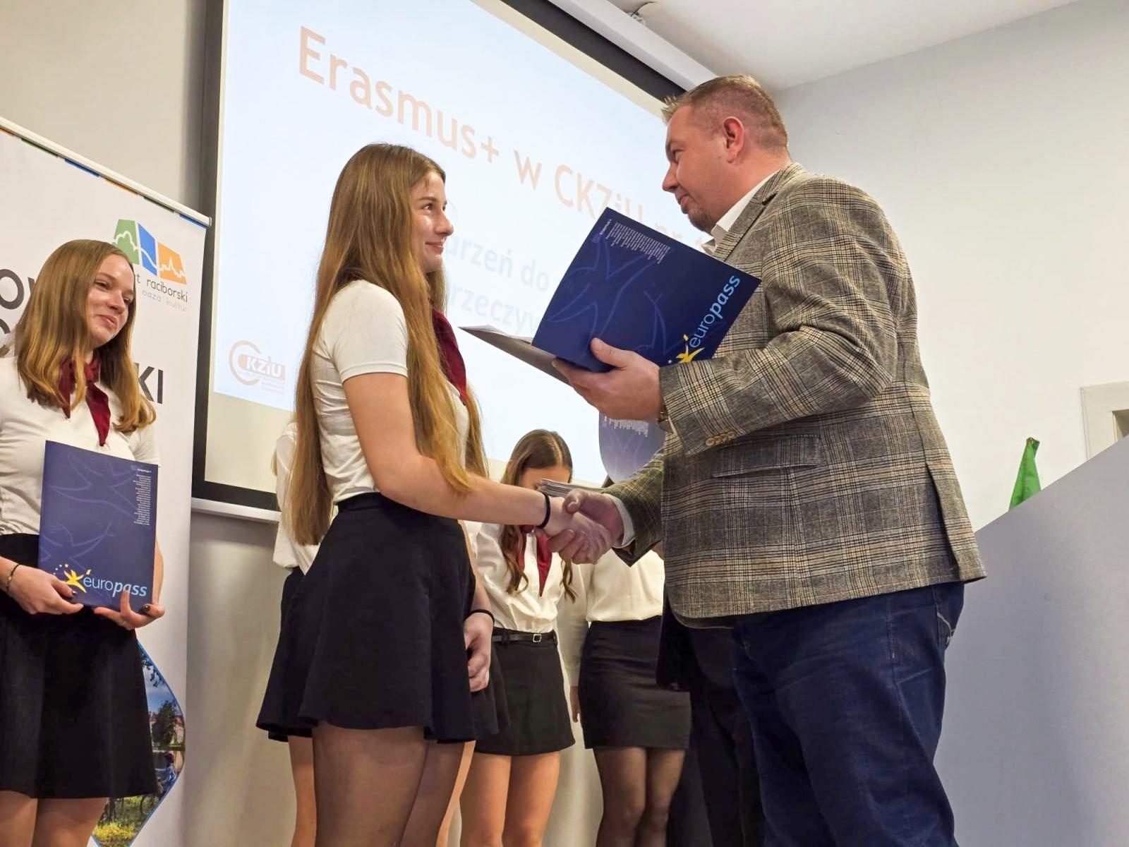 Zdjęcie w galerii na portalu naszraciborz.pl: 10 lat programu Erasmus+ w CKZiU nr 1 w Raciborzu - dekada doświadczeń, która zmienia przyszłość uczniów wiadomości z regionu