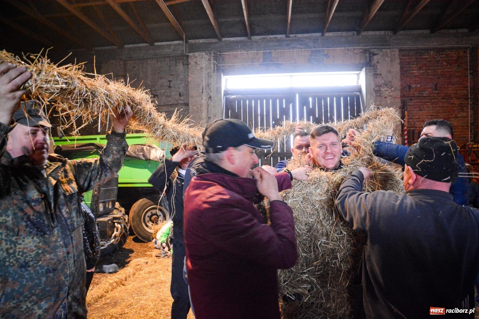 Zdjęcie w galerii na portalu naszraciborz.pl: TANZBÄR w Samborowicach: Miś z zagranicy i wielki debiut Francesco [FOTO i WIDEO] wiadomości z regionu