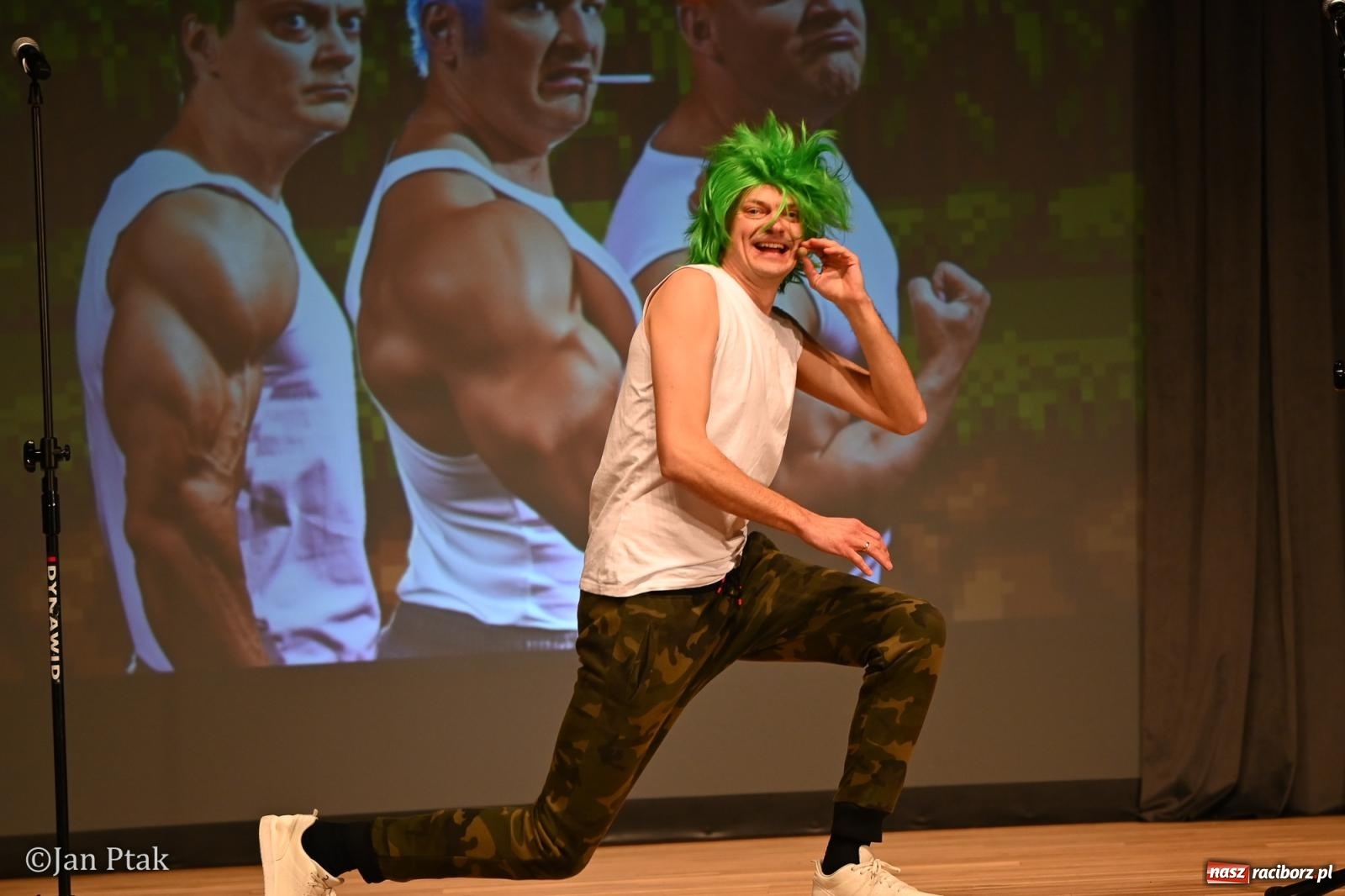 Zdjęcie w galerii na portalu naszraciborz.pl: Kabaret Smile z programem Contra rozbawił Racibórz wiadomości z regionu