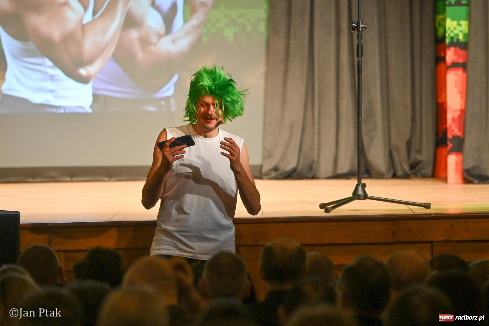 Zdjęcie w galerii na portalu naszraciborz.pl: Kabaret Smile z programem Contra rozbawił Racibórz wiadomości z regionu