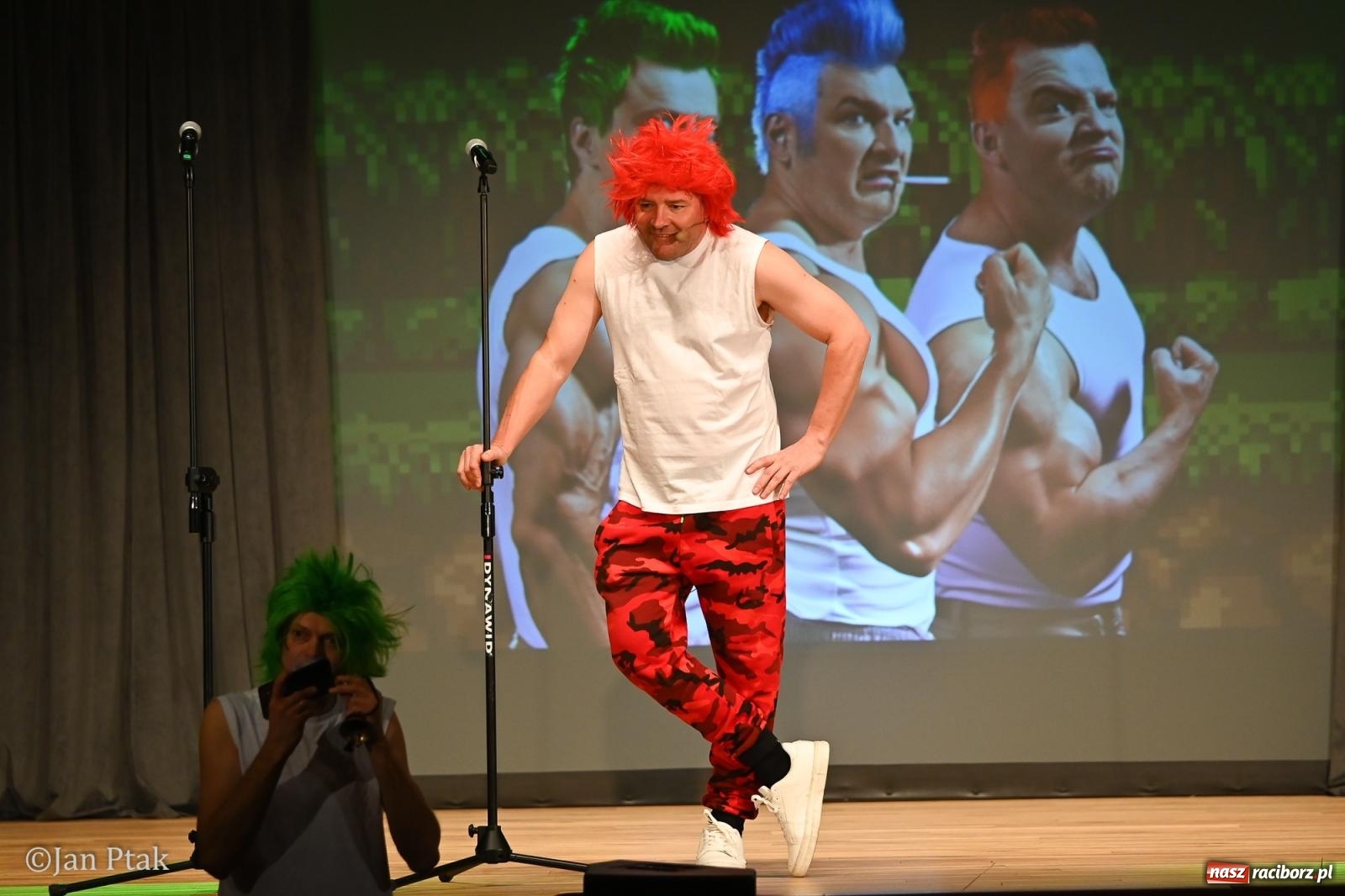 Zdjęcie w galerii na portalu naszraciborz.pl: Kabaret Smile z programem Contra rozbawił Racibórz wiadomości z regionu