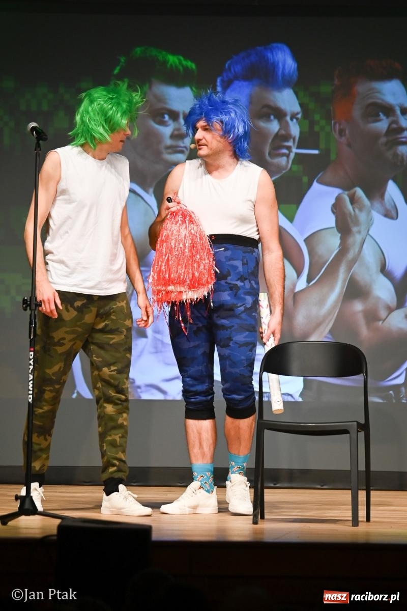 Zdjęcie w galerii na portalu naszraciborz.pl: Kabaret Smile z programem Contra rozbawił Racibórz wiadomości z regionu