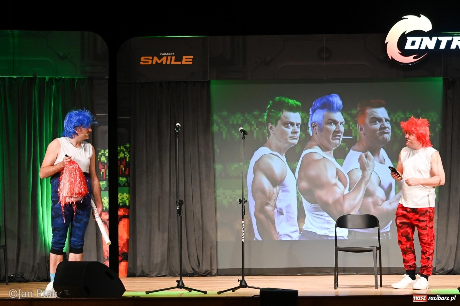 Zdjęcie w galerii na portalu naszraciborz.pl: Kabaret Smile z programem Contra rozbawił Racibórz wiadomości z regionu