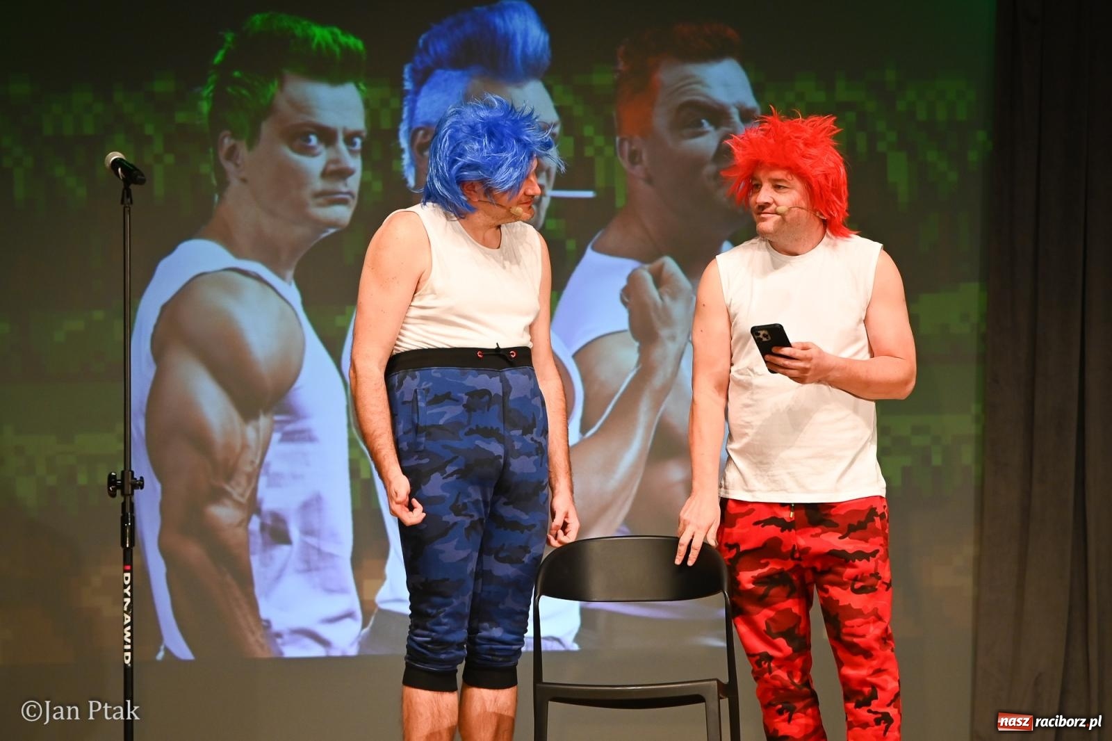 Zdjęcie w galerii na portalu naszraciborz.pl: Kabaret Smile z programem Contra rozbawił Racibórz wiadomości z regionu