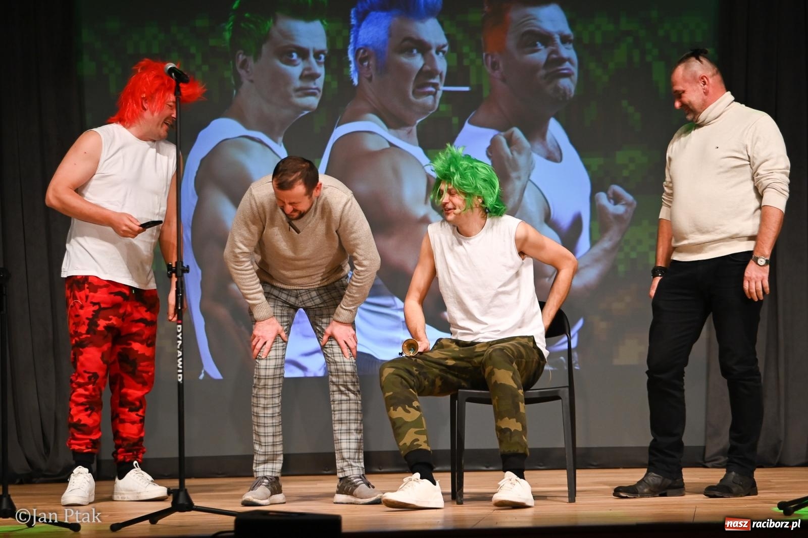 Zdjęcie w galerii na portalu naszraciborz.pl: Kabaret Smile z programem Contra rozbawił Racibórz wiadomości z regionu